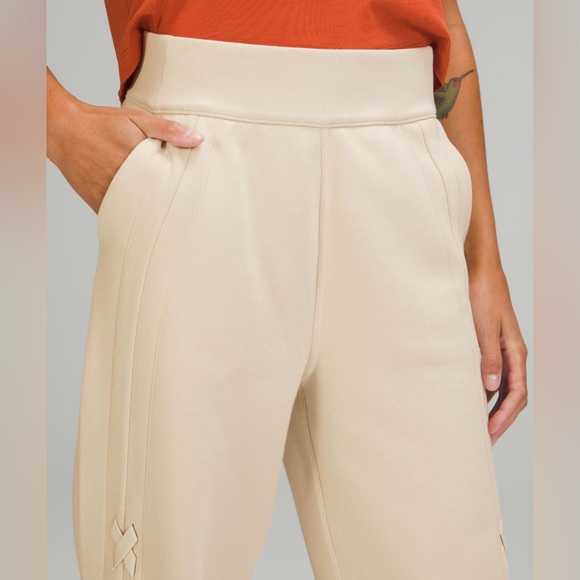 NWT Lululemon Braided Detail HR Joggers Size 6 Cream Color - Picture 4 of 16